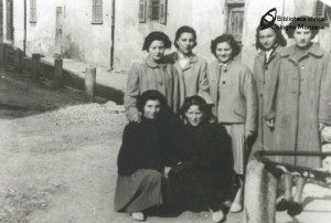 Le ragazze  del Capo  Sopra vicino al Fontanile
