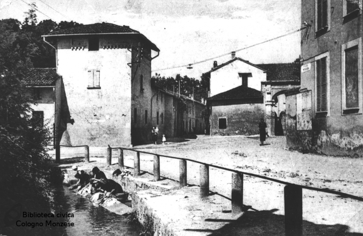 Fontanile con lavatoio in piazza Mentana anni '40
