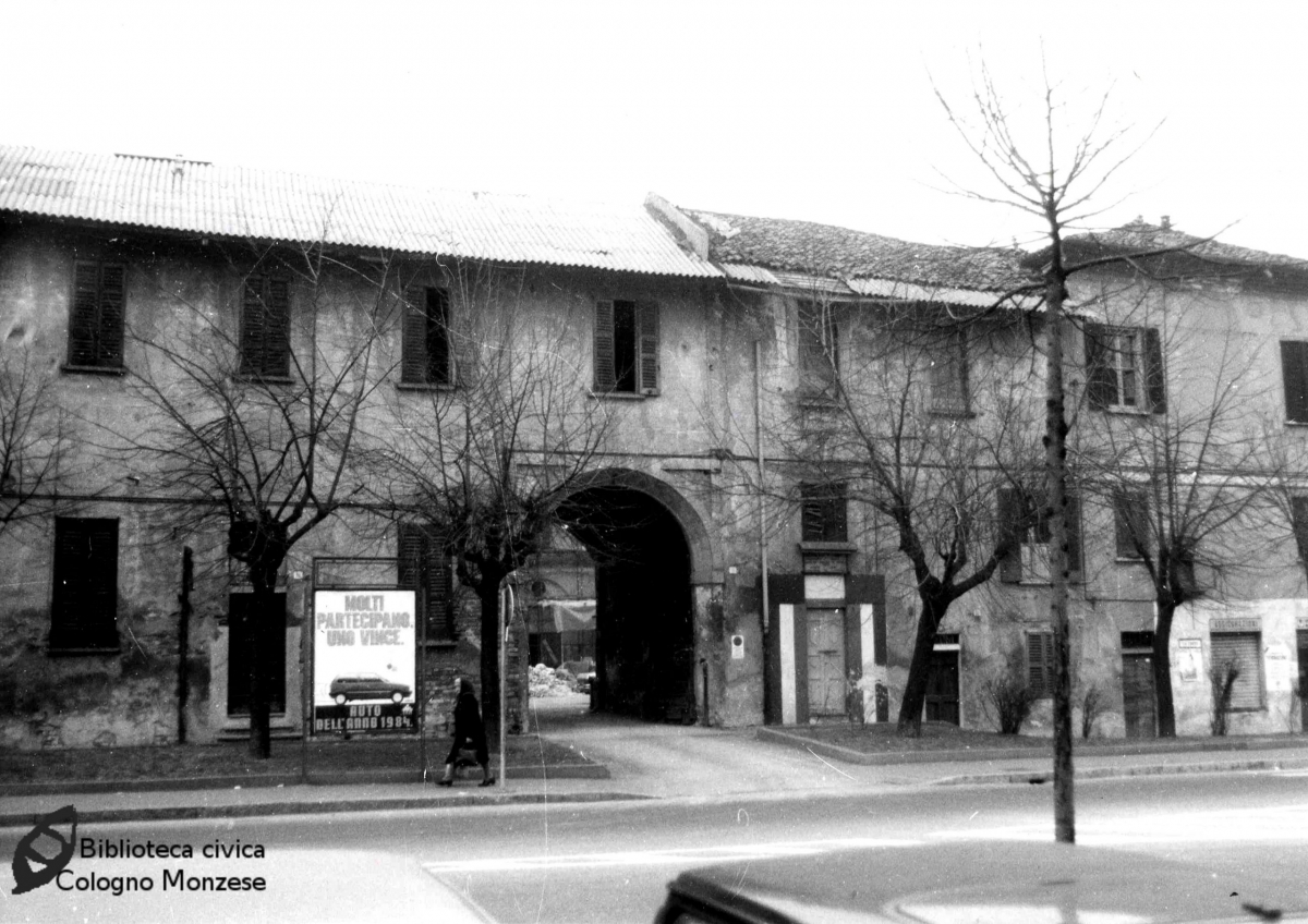 L'ex filanda in piazza Castello anni '80