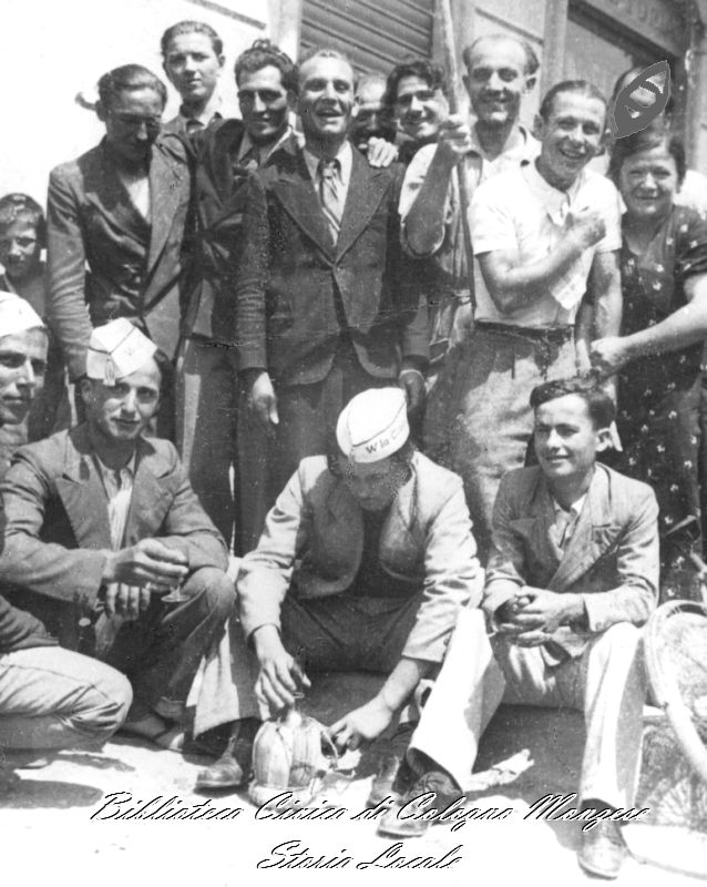 Una domenica in piazza all'osteria del Pellegrin, agosto 1937